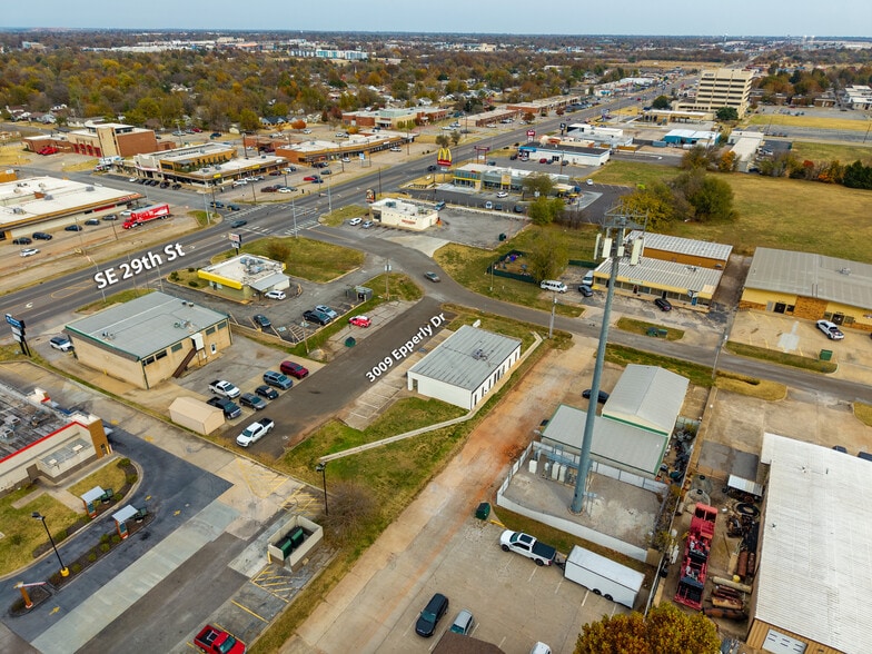 More Photos Of 3009 Epperly Dr, Oklahoma City Office For Sale