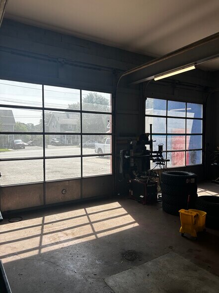 More Photos Of 1208 Smithfield Ave, Lincoln Warehouse For Sale