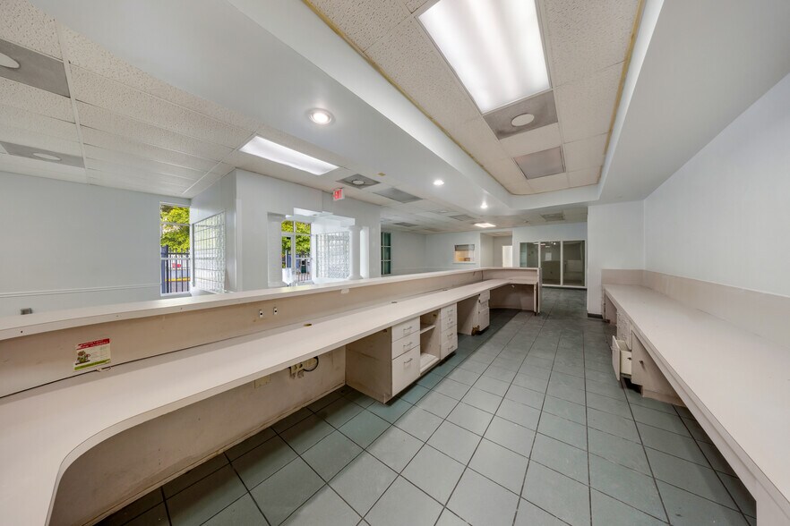 More Photos Of 2901 NW 17th Ave, Miami Office For Sale