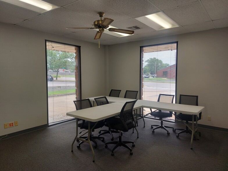 More Photos Of 6035 S 116th East Ave, Tulsa Manufacturing For Lease