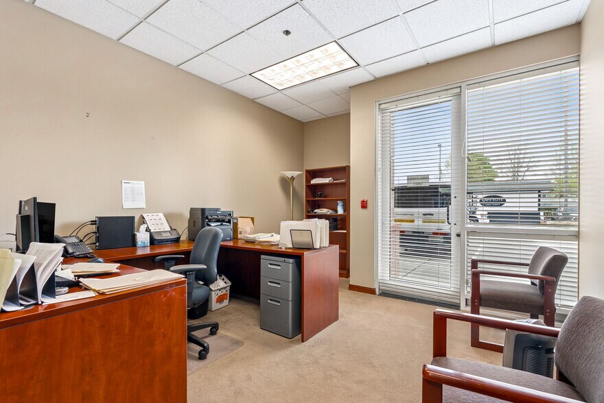 More Photos Of 3906 S 74th St, Tacoma Office For Sale