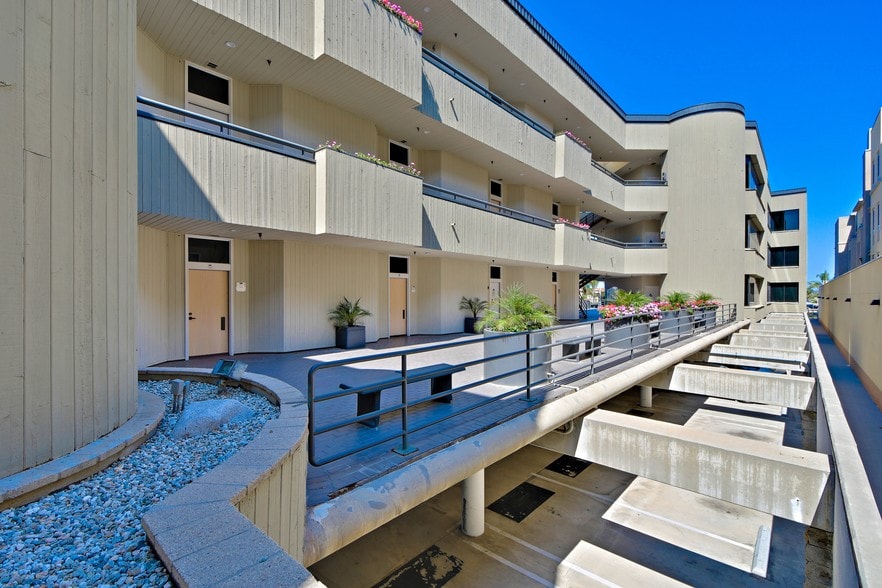 More Photos Of 18141 Beach Blvd, Huntington Beach Medical For Lease