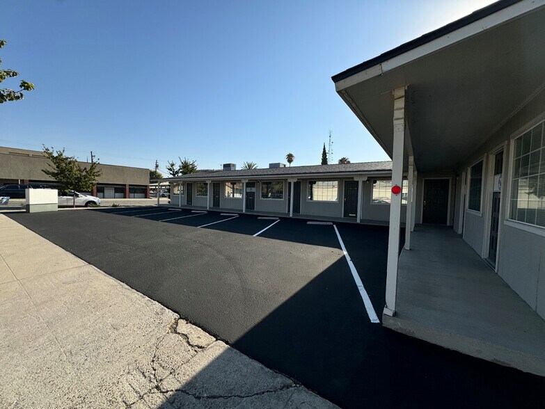 More Photos Of 1727 16th, Bakersfield Office For Lease