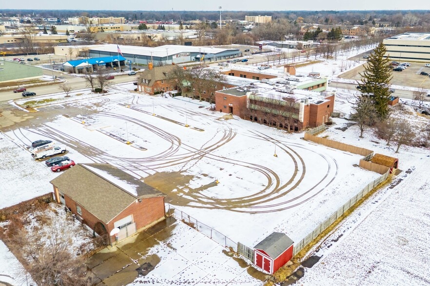 More Photos Of 6902 Chicago Rd, Warren Schools For Sale