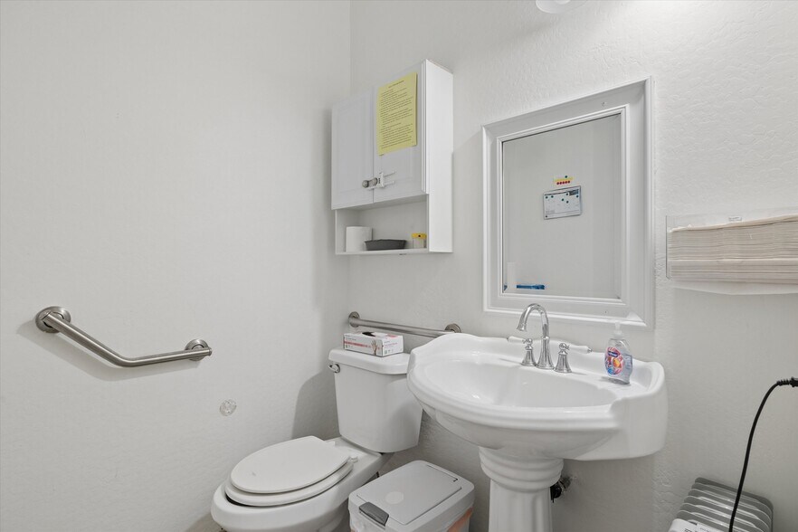 More Photos Of 5338 E Hartford Ave, Scottsdale Healthcare For Sale