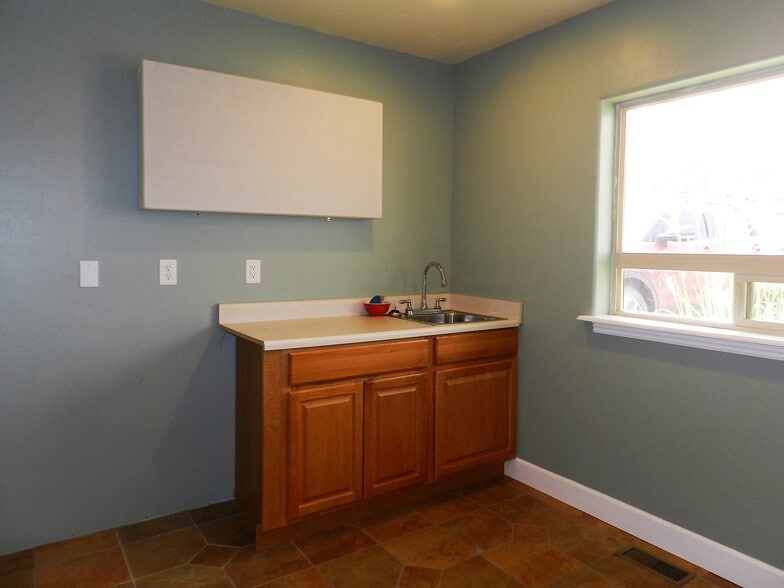 More Photos Of 1541 Ogden Rd, Montrose Medical For Lease