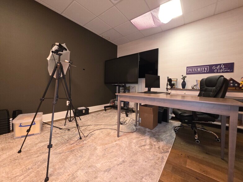 More Photos Of 158 State St, Bluffton Storefront Retail Office For Lease