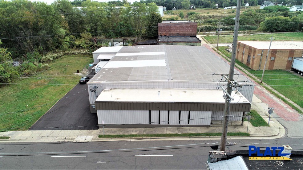 More Photos Of 107 N Hine St, Youngstown Industrial For Sale