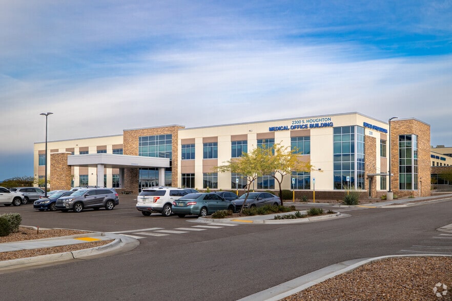 More Photos Of 2300 S Houghton Rd, Tucson Medical For Lease