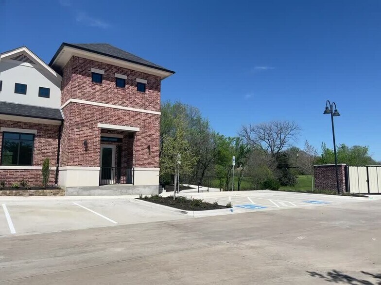 More Photos Of 124 River Oaks Dr, Southlake Office For Sale