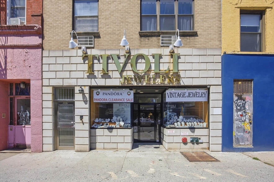 Primary Photo Of 327 Graham Ave, Brooklyn Storefront Retail Residential For Lease
