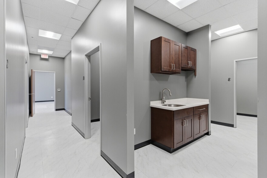 More Photos Of 685 E Grand Blvd, Corona Storefront Retail Office For Lease