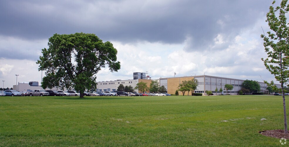 More Photos Of 6900 Veterans Blvd, Burr Ridge Light Manufacturing For Sale