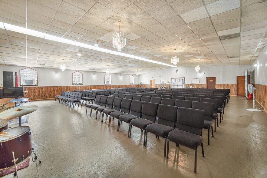 More Photos Of 4727 S Wabash Ave, Chicago Religious Facility For Sale