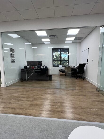 More Photos Of 10455 Riverside Dr, Palm Beach Gardens Flex For Lease