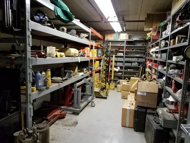 More Photos Of 1326 Industrial Dr, Lake in the Hills Distribution For Sale