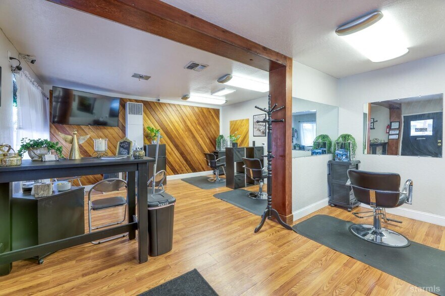 More Photos Of 3816 Pioneer Trl, South Lake Tahoe Office For Sale