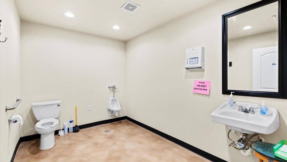 More Photos Of 9050 FM 78 Rd, Converse Medical For Sale