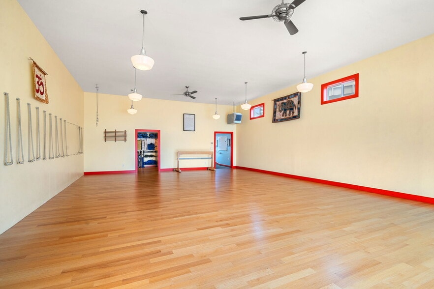 More Photos Of 710 S Lincoln St, Port Angeles General Retail For Sale