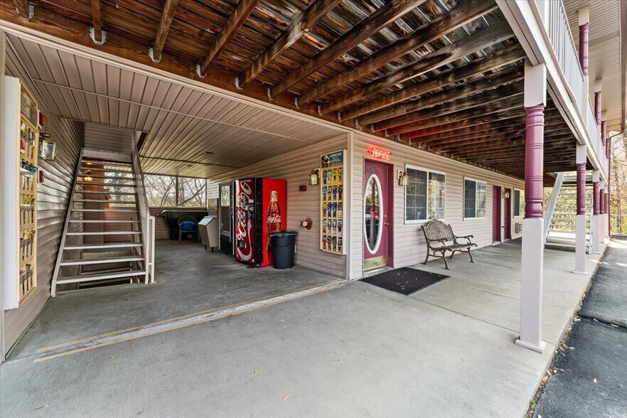 More Photos Of 3043 E Van Buren, Eureka Springs Hotel For Sale