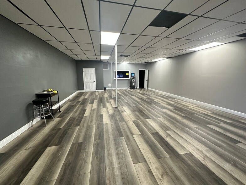 More Photos Of 6514-6516 N 40th St, Tampa Storefront Retail Office For Sale