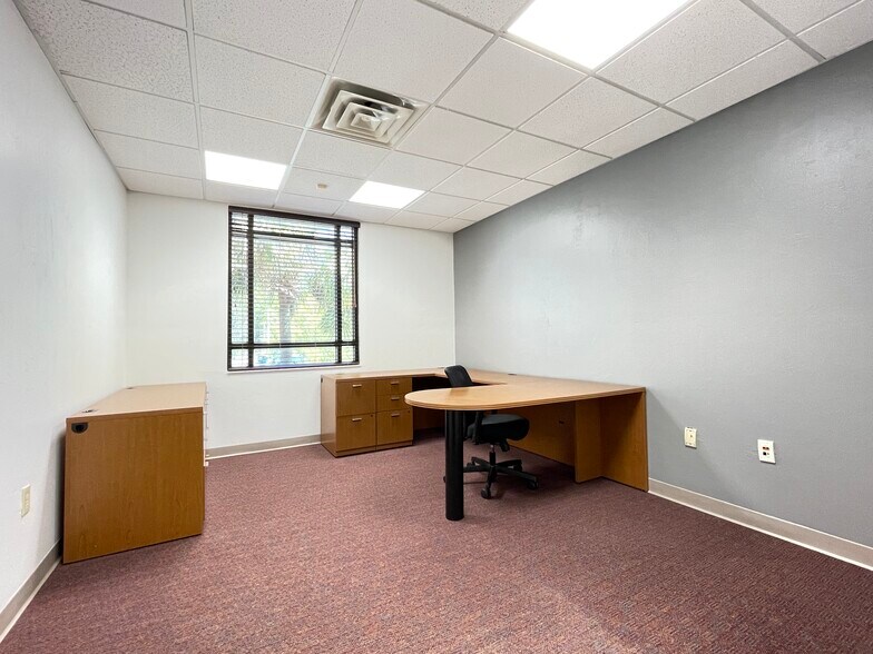 More Photos Of 14520 NW US Highway 441, Alachua Bank For Lease