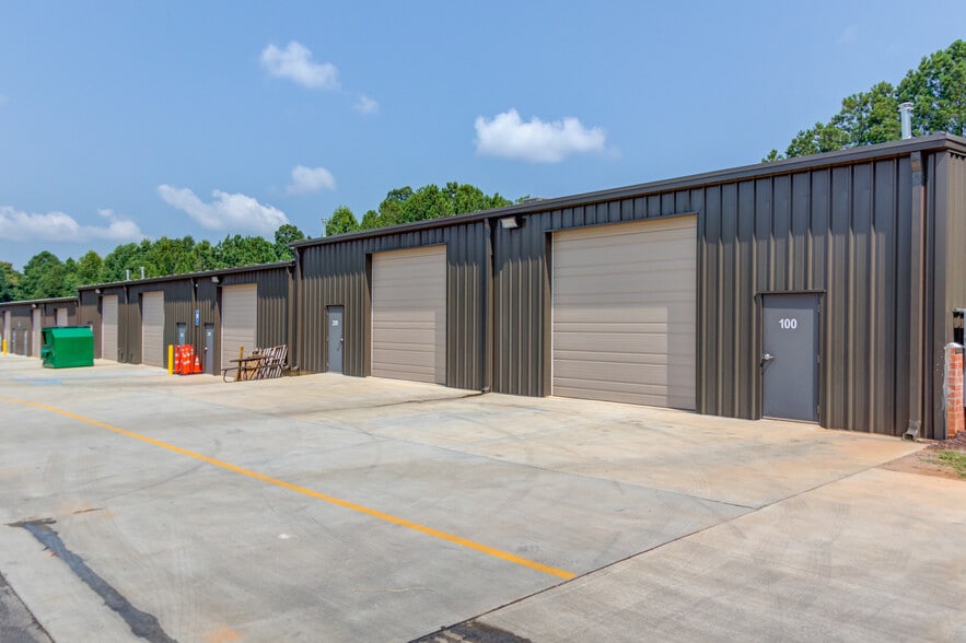 More Photos Of 5915 Steeplechase Blvd, Cumming Warehouse For Lease