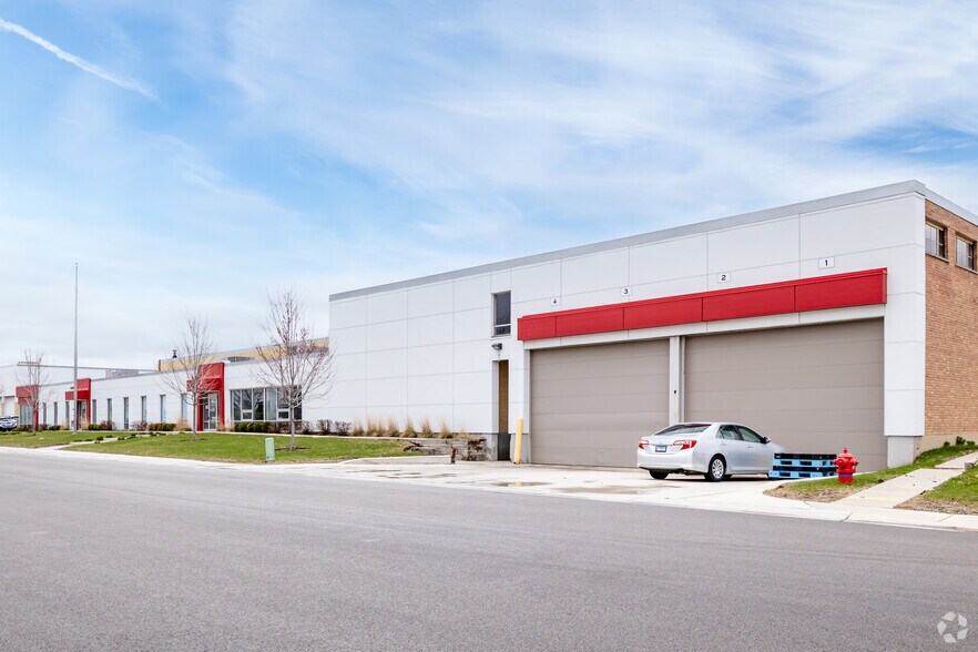More Photos Of 2101 Arthur Ave, Elk Grove Village Manufacturing For Lease