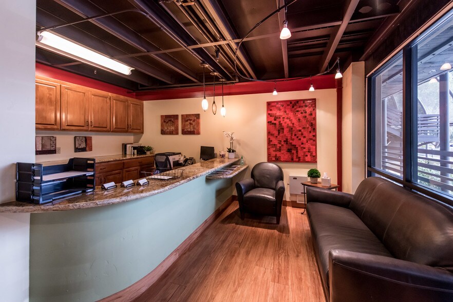 More Photos Of 907-911 Santa Fe Ave, Fresno Flex For Sale