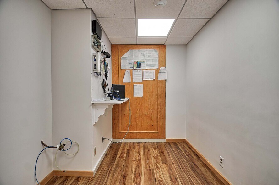 More Photos Of 3411 Tamiami Trl N, Naples Office For Sale