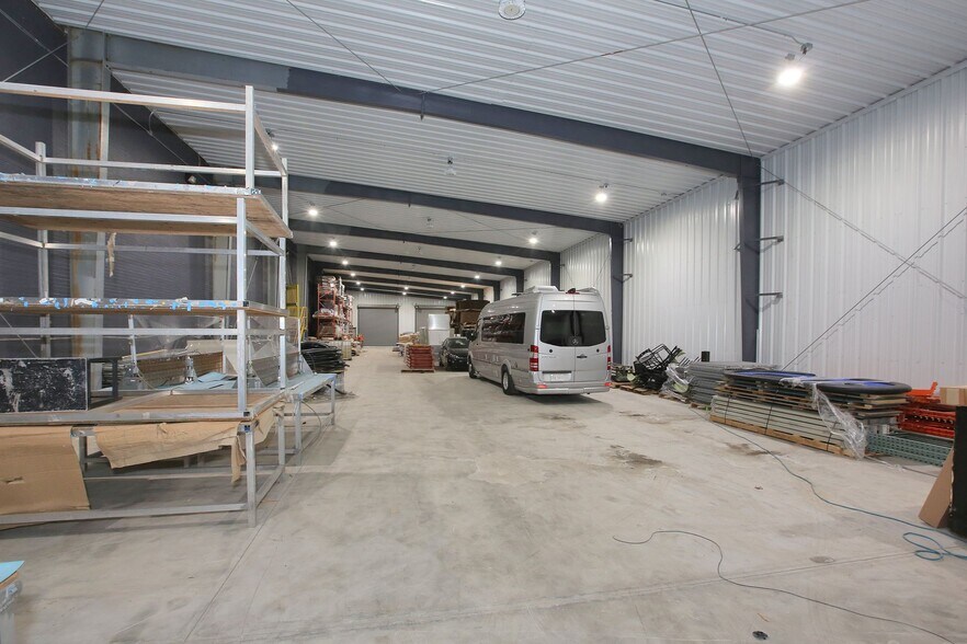 More Photos Of 94 Brockport Dr, Toronto Service For Lease