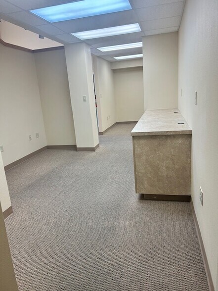 More Photos Of 11860 Kemper Rd, Auburn Light Distribution For Lease