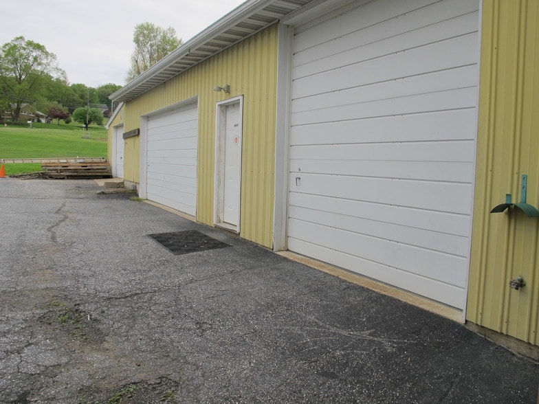 More Photos Of 4056 Marietta Ave, Mount Joy Light Distribution For Lease