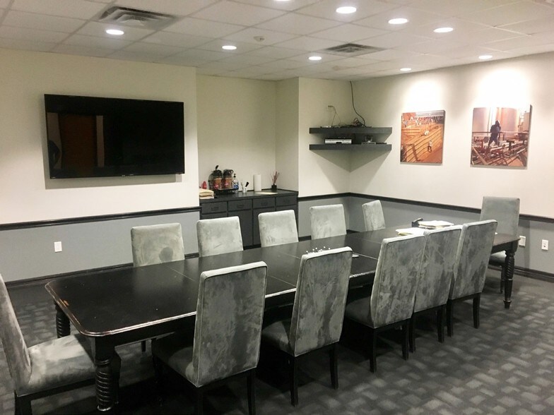 More Photos Of 2535 Brennan Ave, Fort Worth Office For Lease