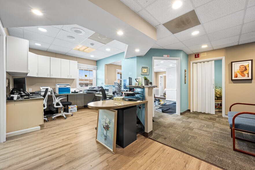 More Photos Of 131 Boston Post Rd, East Lyme Office For Lease