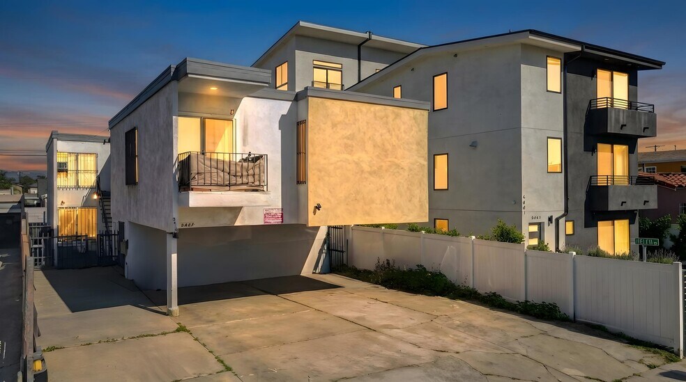 Primary Photo Of 5447 Blackwelder St, Los Angeles Apartments For Sale