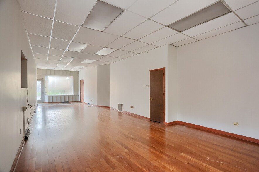 More Photos Of 41 N Mercer St, New Castle General Retail For Sale