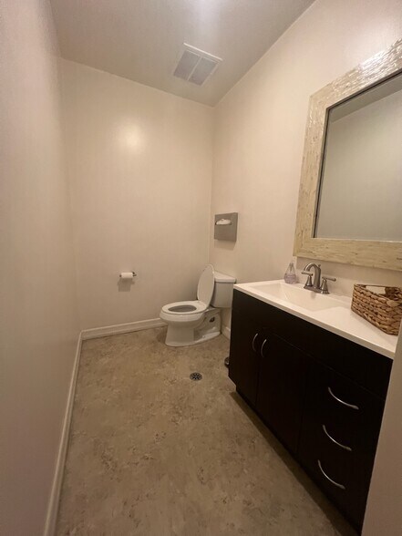 More Photos Of 7540-7542 Fay Ave, La Jolla Storefront Retail Office For Lease