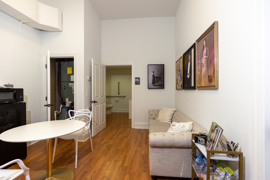 More Photos Of 2436 E University Dr, Auburn Storefront Retail Office For Lease