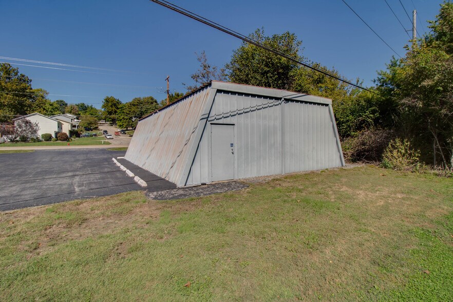 More Photos Of 202 W Main St, Glen Carbon General Retail For Sale