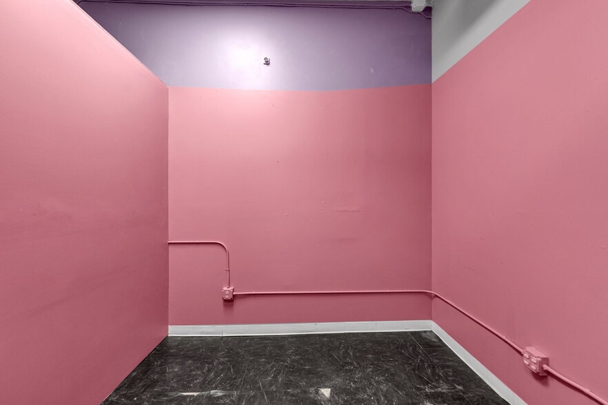 More Photos Of 16906 E Nine Mile Rd, Eastpointe Storefront For Sale