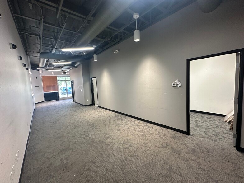 More Photos Of 21031 N Cave Creek Rd, Phoenix Unknown For Lease