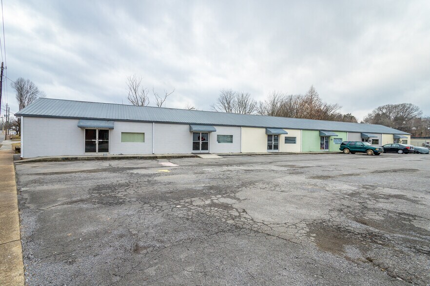 More Photos Of 395 S Ocoee St, Cleveland Showroom For Sale