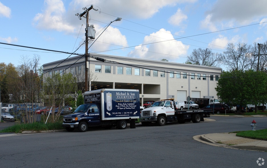 More Photos Of 2890 Emma Lee St, Falls Church Flex For Lease