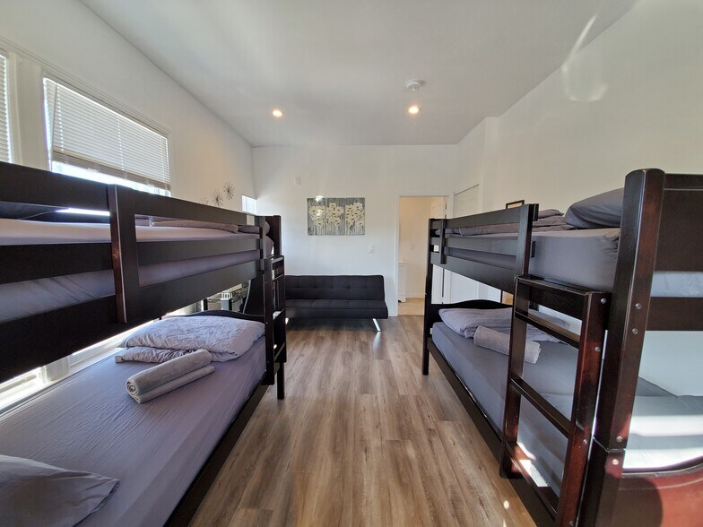 More Photos Of 1978 Bonsallo Ave, Los Angeles Apartments For Sale