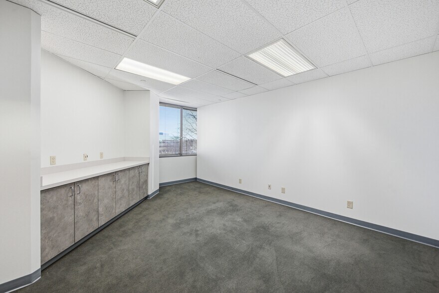 More Photos Of 8790 Governors Hill Dr, Cincinnati Office For Sale