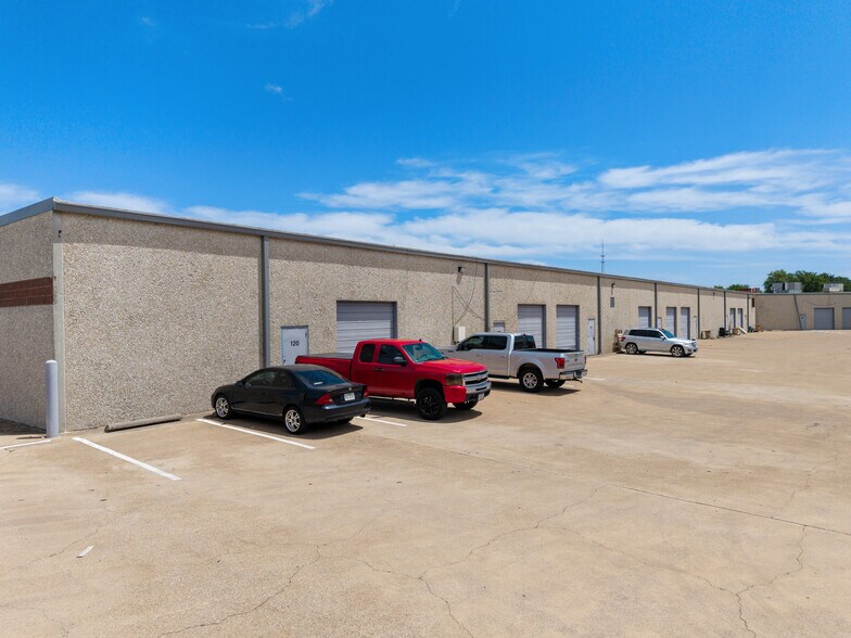 More Photos Of 11601 Plano Rd, Dallas Unknown For Lease