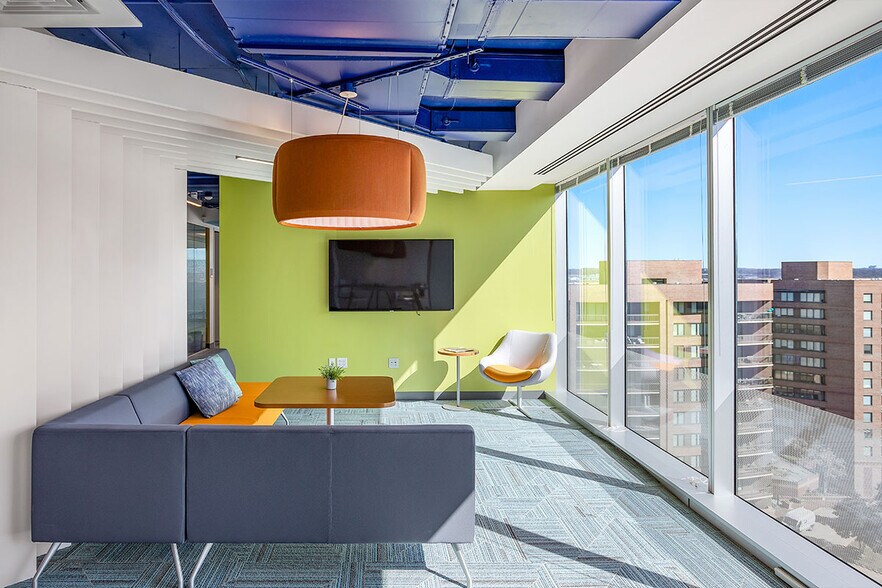 More Photos Of 1400 Crystal Dr, Arlington Office For Lease