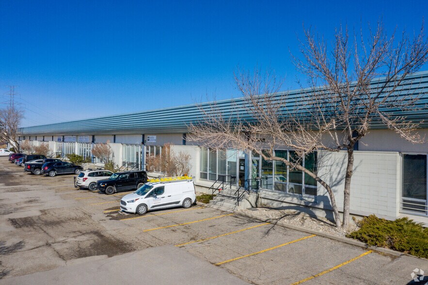 More Photos Of 4006-4030 4th St SE, Calgary Storefront For Lease