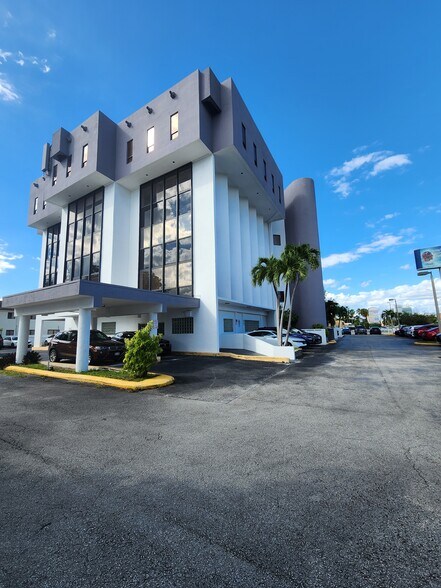 More Photos Of 4160 W 16th Ave, Hialeah Office For Lease